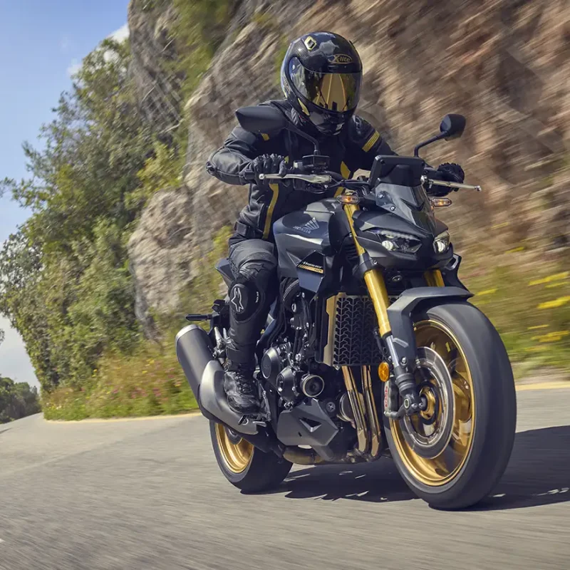 1_GALERIA_2025-CB1000HORNET_SP_Location_Action_0122_L_0