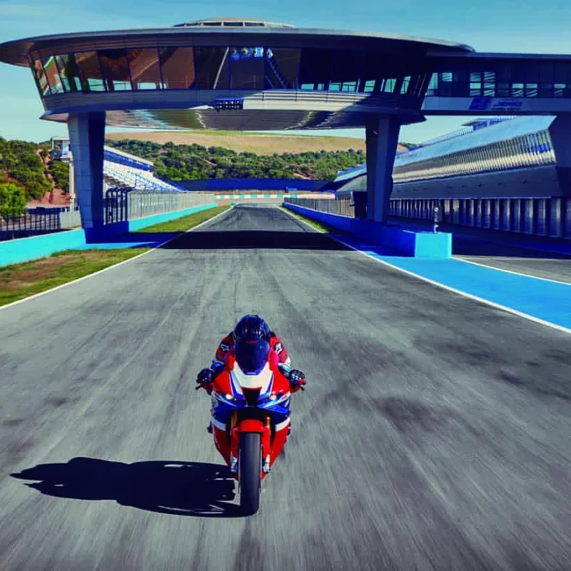 2024-CBR1000RR-R_FIREBLADE_SP_LOCATION_4911_L