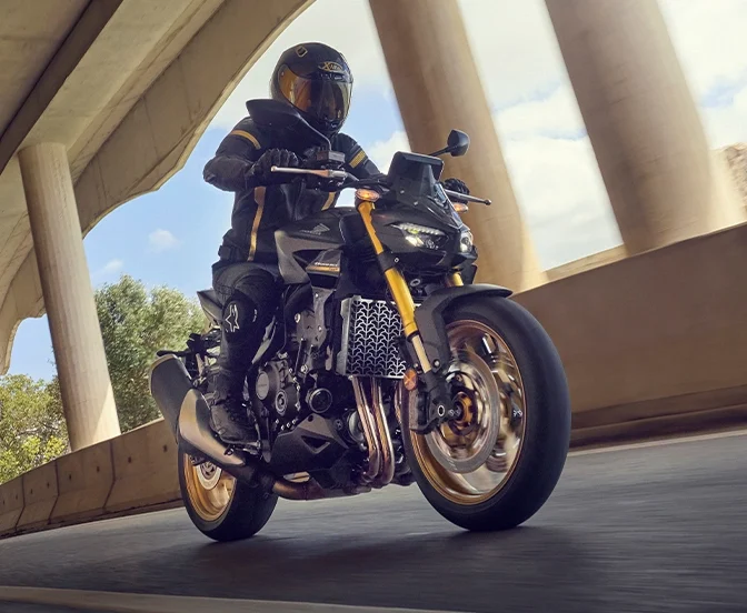 2025-CB1000HORNET_SP_Location_Action_0674_L_Tecnologia-Versao-SP.webp
