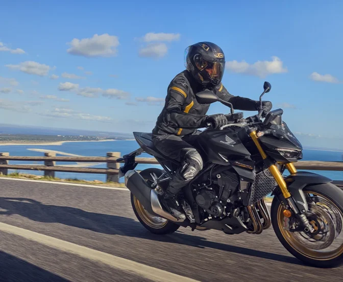 2025-CB1000HORNET_SP_Location_Action_1338_L_Tecnologia-Versao-SP.webp