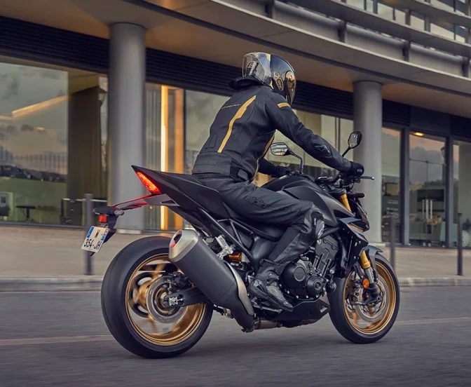 2025-CB1000HORNET_SP_Location_Action_1705_L_Tecnologia-Versao-SP.webp