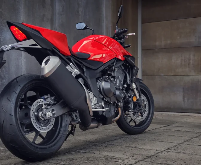 2025-CB1000HORNET_STD_Location_Static_0172_L_Tecnologia-Versao-Standard.webp