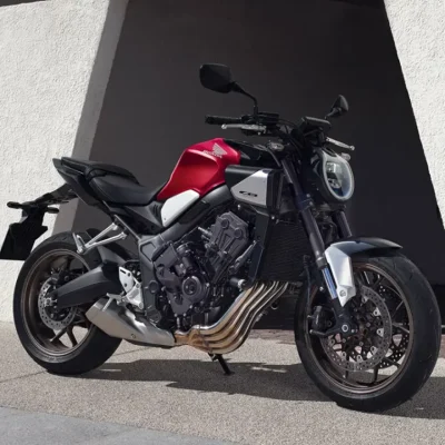 CB650R_E-clutch_ambientada_05_1560x880