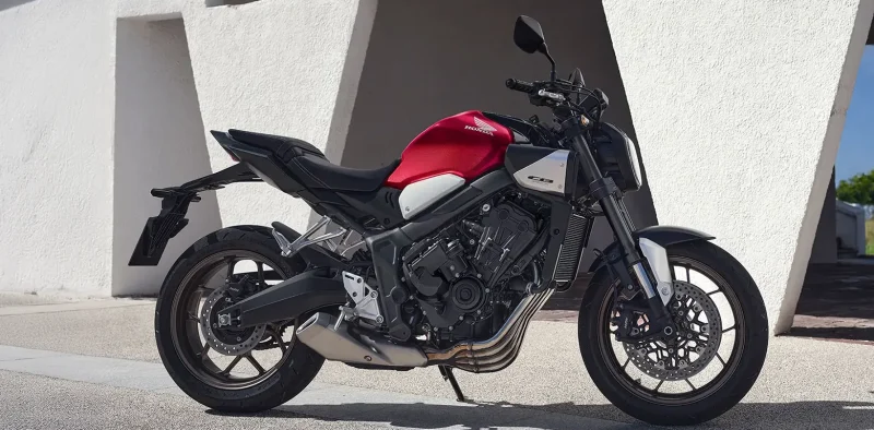 CB650R_E-clutch_ambientada_06_v2_1560x877