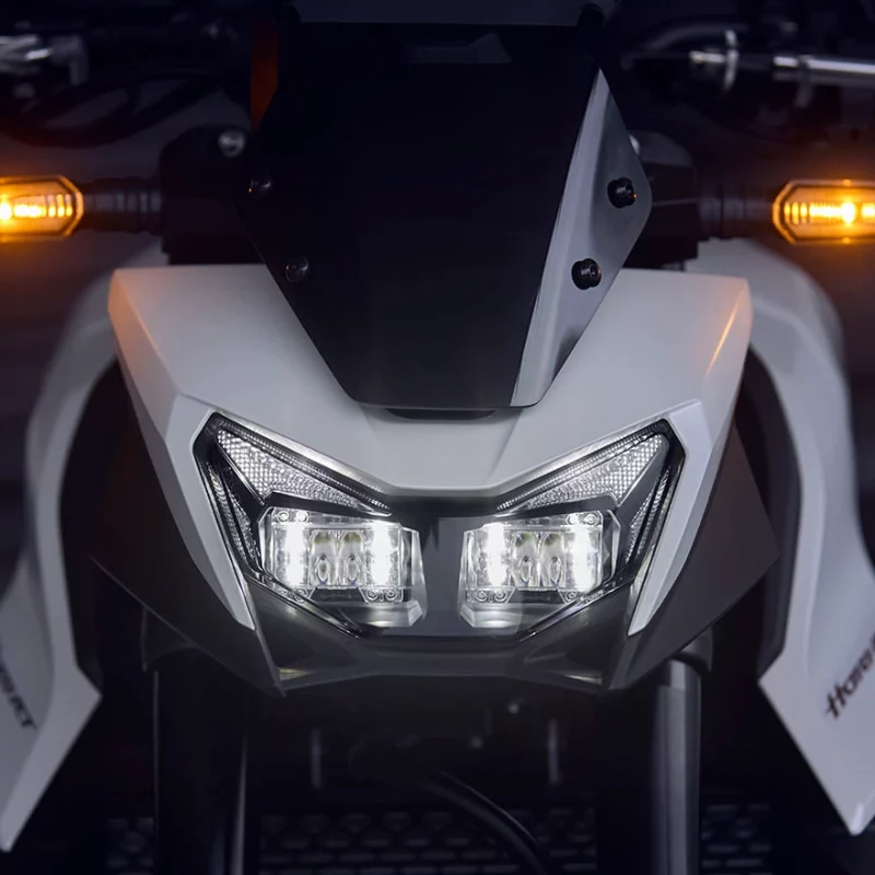 Galeria2025-CB750_Hornet_Pearl_Glare_White_Location_Details_0028_L