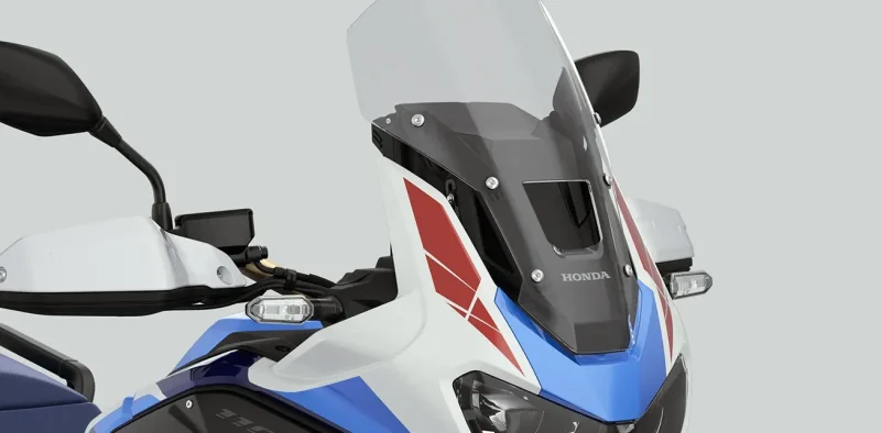 detalhe-parabrisa-moto-honda-crf-1100l-africa-twin-adventure-sports-2023-branco-perolizado
