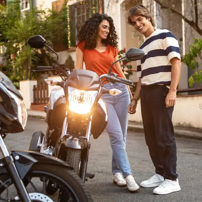 honda-cg-160-start-casal-apoiando-na-nova-cg-start