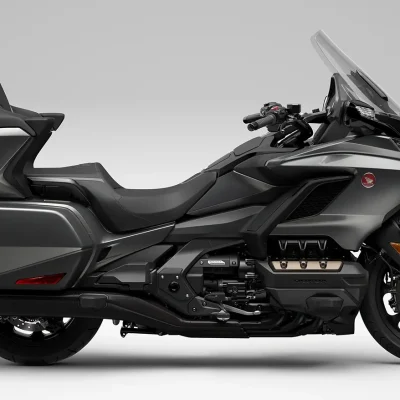 honda-gold-wing-lateral-cinza