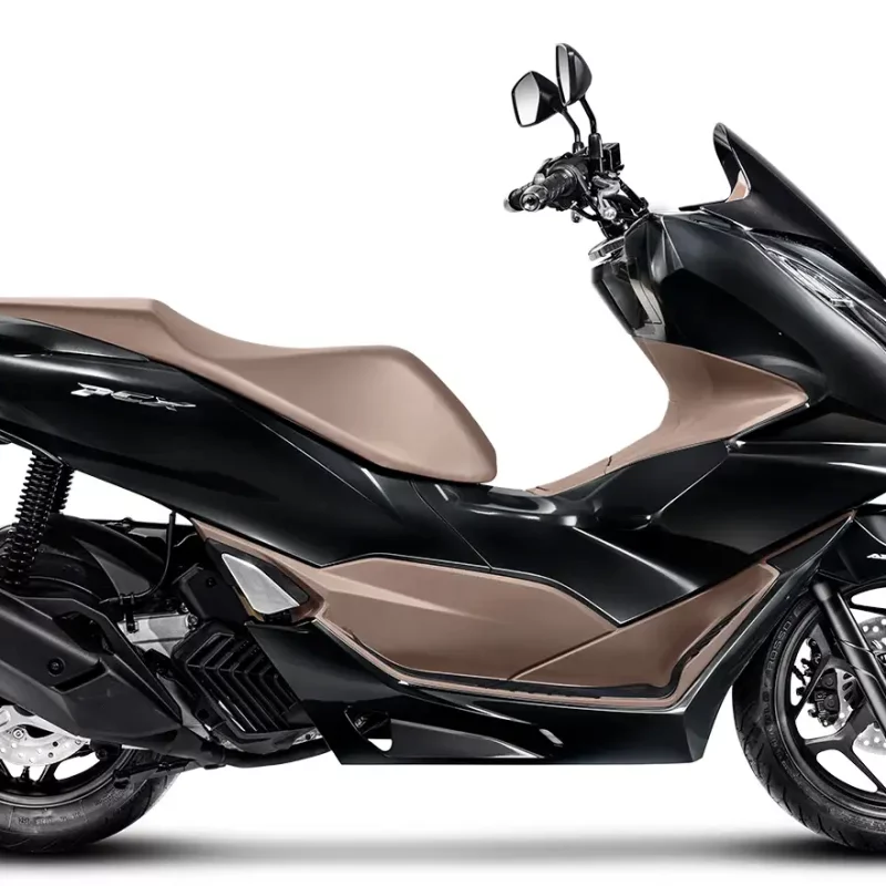 visao-da-lateral-direita-da-honda-pcx-preta_0